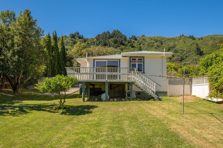 Photo of property in 139 Waikawa Road, Picton, 7220