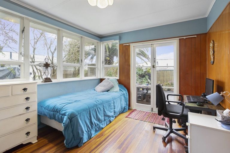 Photo of property in 1/6 Titoki Avenue, Mangere Bridge, Auckland, 2022