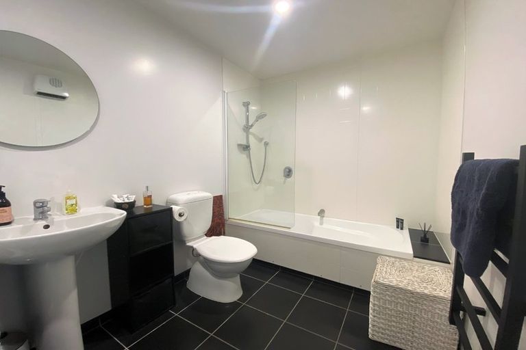 Photo of property in Stadium Garden Flats, 319/107 Thorndon Quay, Pipitea, Wellington, 6011