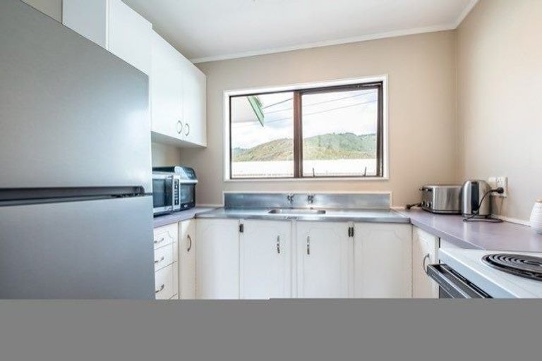 Photo of property in 2/15 Gibson Crescent, Naenae, Lower Hutt, 5011