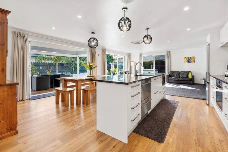 Photo of property in 20 Bermuda Place, One Tree Point, 0118