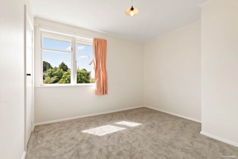 Photo of property in 2/41 Greenslade Crescent, Northcote, Auckland, 0627