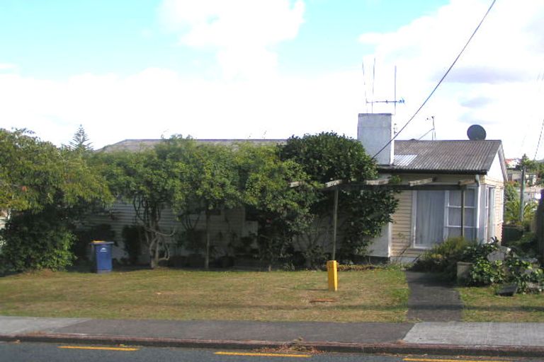 Photo of property in 1/15 Pax Avenue, Forrest Hill, Auckland, 0620