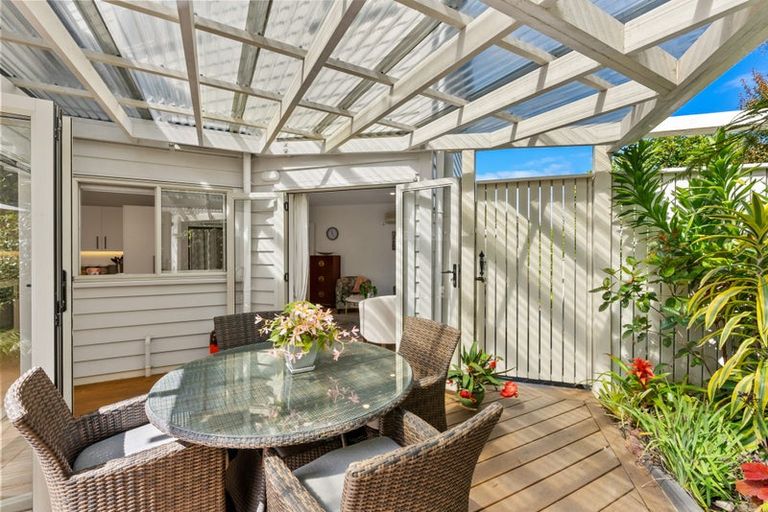 Photo of property in 10a Scarboro Terrace, Murrays Bay, Auckland, 0630