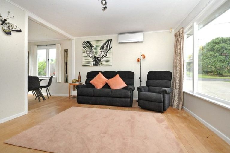 Photo of property in 86 Sylvan Crescent, Te Atatu South, Auckland, 0610