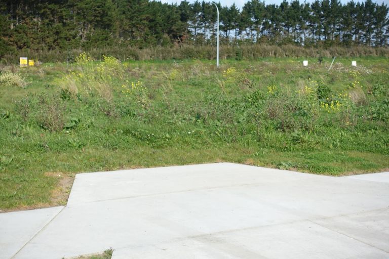 Photo of property in 28 Opouatu Avenue, Glenbrook, 2681