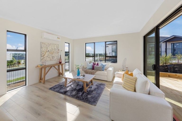 Photo of property in 2 Frazen Avenue, Papakura, 2110