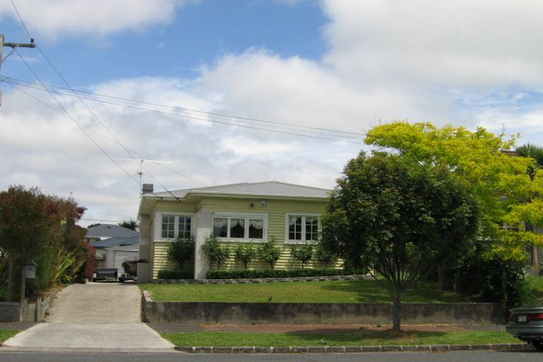 Photo of property in 22 Premier Avenue, Point Chevalier, Auckland, 1022
