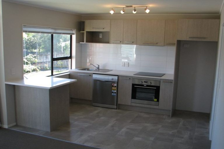 Photo of property in 2/110 Edmonton Road, Henderson, Auckland, 0612