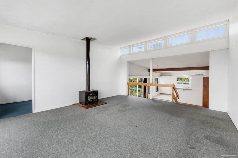 Photo of property in 15 Target Road, Totara Vale, Auckland, 0629