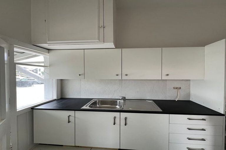 Photo of property in 297 Barbadoes Street, Christchurch Central, Christchurch, 8011