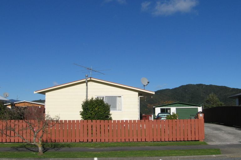 Photo of property in 10 Rakaia Grove, Wainuiomata, Lower Hutt, 5014