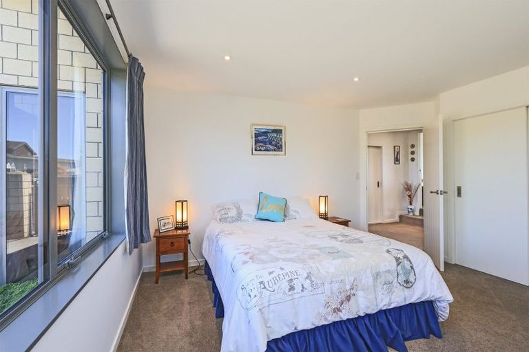 Photo of property in 14 Raven Grove, Havelock North, 4130