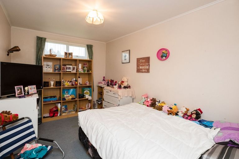 Photo of property in 14 Woburn Place, Takaro, Palmerston North, 4412