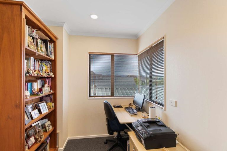 Photo of property in 27 Kilkenny Place, Fitzherbert, Palmerston North, 4410