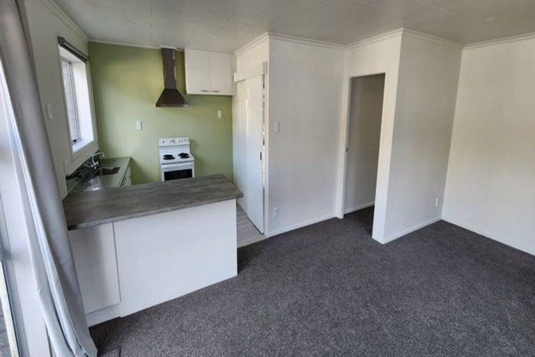 Photo of property in 82 Pioneer Road, Moturoa, New Plymouth, 4310