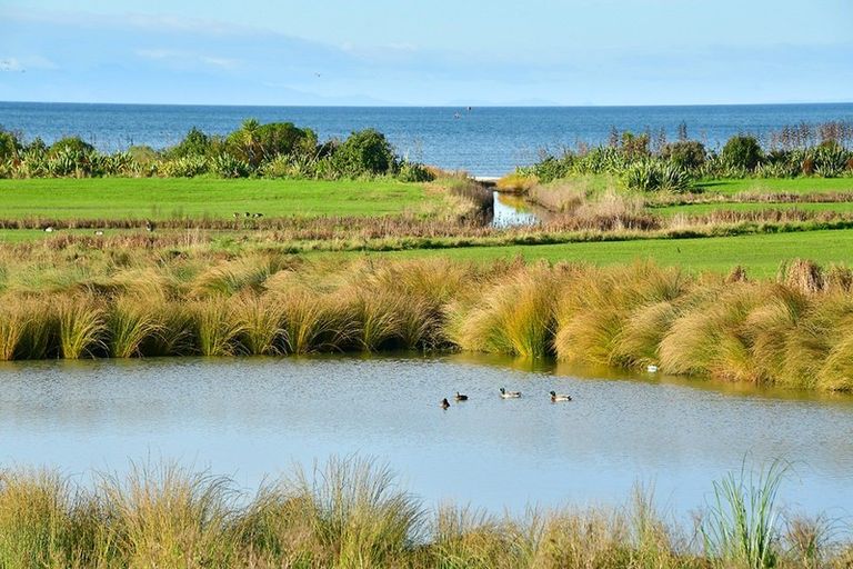 Photo of property in 1 Taemai Place, Okura Bush, Silverdale, 0794