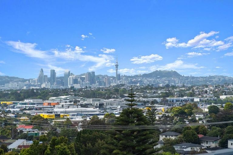 Photo of property in 2 Sycamore Drive, Sunnynook, Auckland, 0620