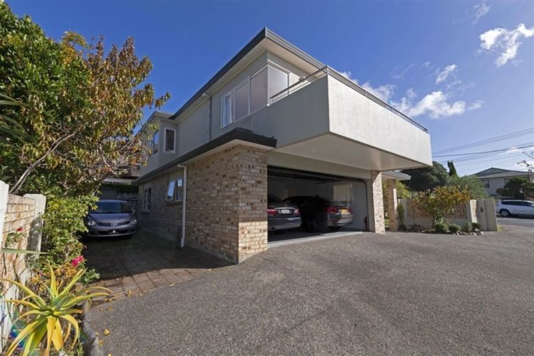 Photo of property in 2/89 Aberdeen Road, Castor Bay, Auckland, 0620