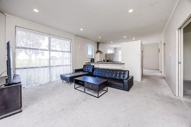 Photo of property in 16 Figaro Crescent, Takanini, 2112