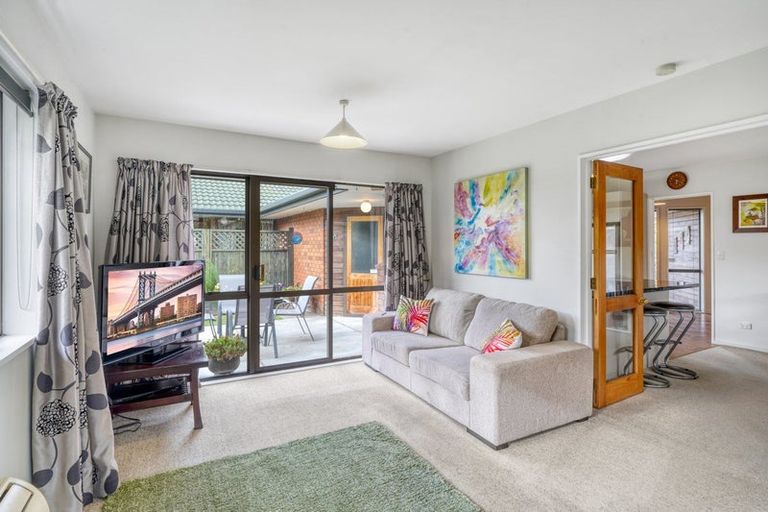 Photo of property in 2/47 Laing Crescent, Heathcote Valley, Christchurch, 8022