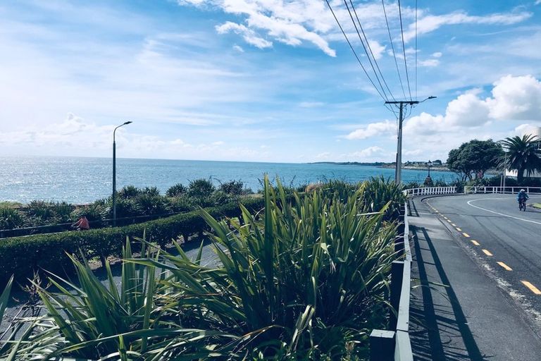 Photo of property in 35 Hine Street, New Plymouth, 4310