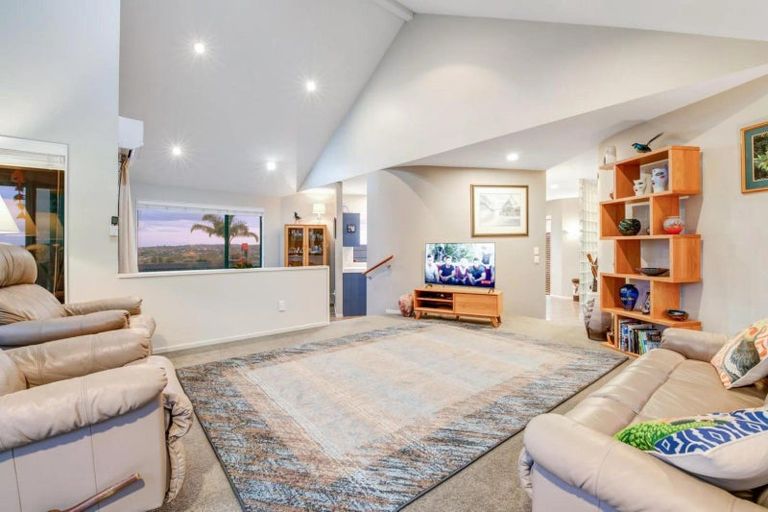 Photo of property in 12 Ascot Way, Orewa, 0931