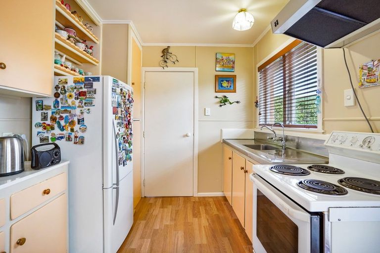 Photo of property in 43 Taupo Street, Green Bay, Auckland, 0604