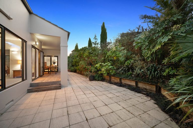 Photo of property in 28 Rosemary Avenue, Forrest Hill, Auckland, 0620