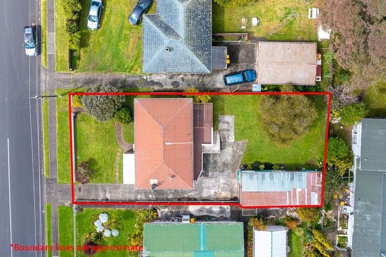 Photo of property in 12 Garelja Road, Henderson, Auckland, 0612