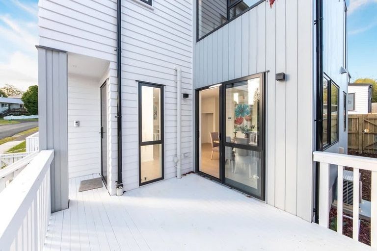 Photo of property in 7a Buisson Glade, West Harbour, Auckland, 0618