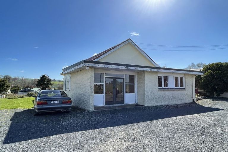 Photo of property in 35 Main Road, Owaka, 9535