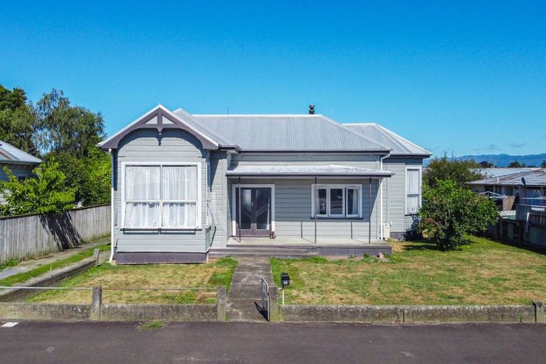 Photo of property in 44 Gordon Street, Dannevirke, 4930