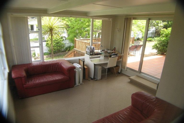 Photo of property in 19 Woodstock Road, Forrest Hill, Auckland, 0620