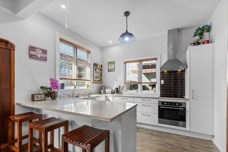 Photo of property in 102 Somerfield Street, Somerfield, Christchurch, 8024