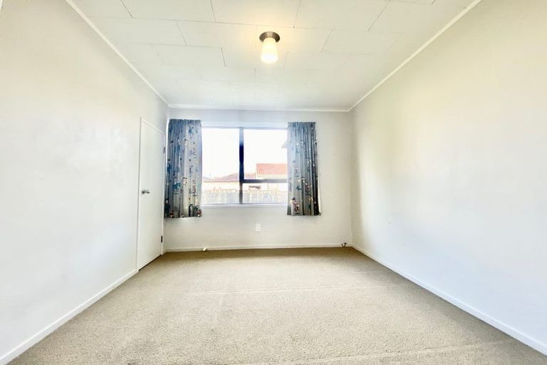 Photo of property in 15 Mon Desir Place, Manurewa, Auckland, 2102
