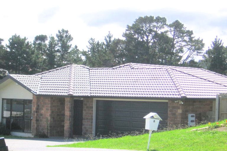 Photo of property in 8 Sunvista Avenue, Oteha, Auckland, 0632