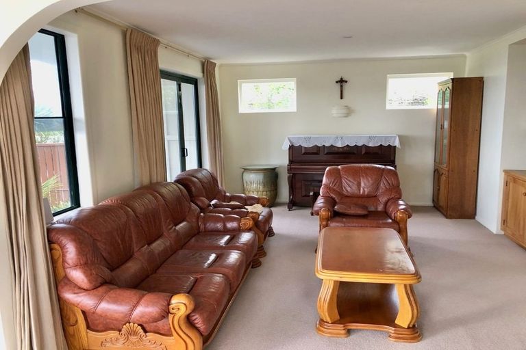 Photo of property in 38 The Esplanade, Eastern Beach, Auckland, 2012