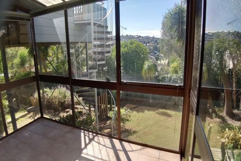 Photo of property in 1/37 Rangitoto Terrace, Milford, Auckland, 0620