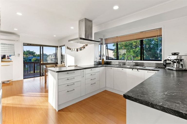 Photo of property in 3 Elrita Place, Conifer Grove, Takanini, 2112