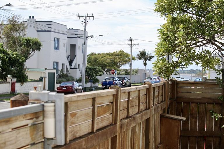 Photo of property in 35 Hine Street, New Plymouth, 4310