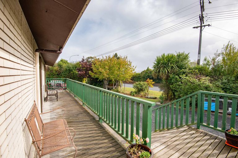 Photo of property in 6 Greenwich Street, Waihola, Milton, 9073