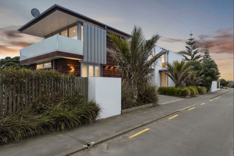Photo of property in 2 Burgess Street, Sumner, Christchurch, 8081