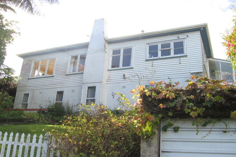 Photo of property in 48 Maungaraki Road, Korokoro, Lower Hutt, 5012
