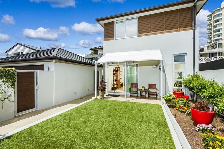 Photo of property in 8 Sylvan Park Avenue, Milford, Auckland, 0620