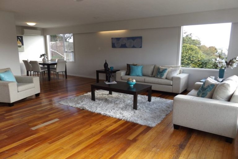 Photo of property in 6 Link Road, Newlands, Wellington, 6037