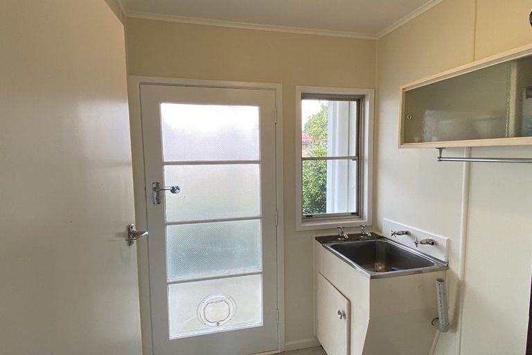 Photo of property in 23 Ennis Avenue, Pakuranga Heights, Auckland, 2010