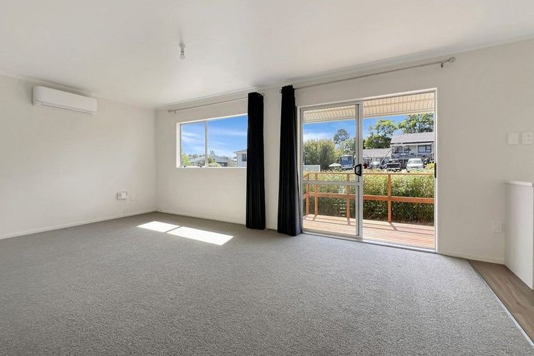 Photo of property in 25 West Harbour Drive, West Harbour, Auckland, 0618