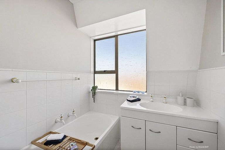 Photo of property in 7 View Road, Houghton Bay, Wellington, 6023