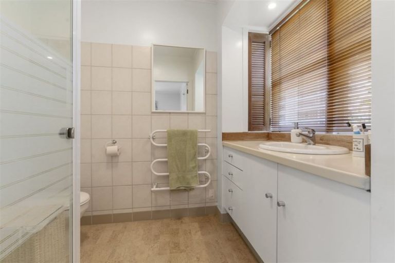 Photo of property in 31b Stanley Point Road, Stanley Point, Auckland, 0624